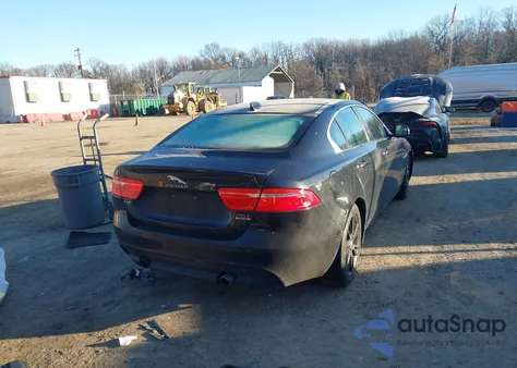 2018 Jaguar Xe 25T Premium из США, поврежденный, VIN SAJAJ4FX2JCP24092